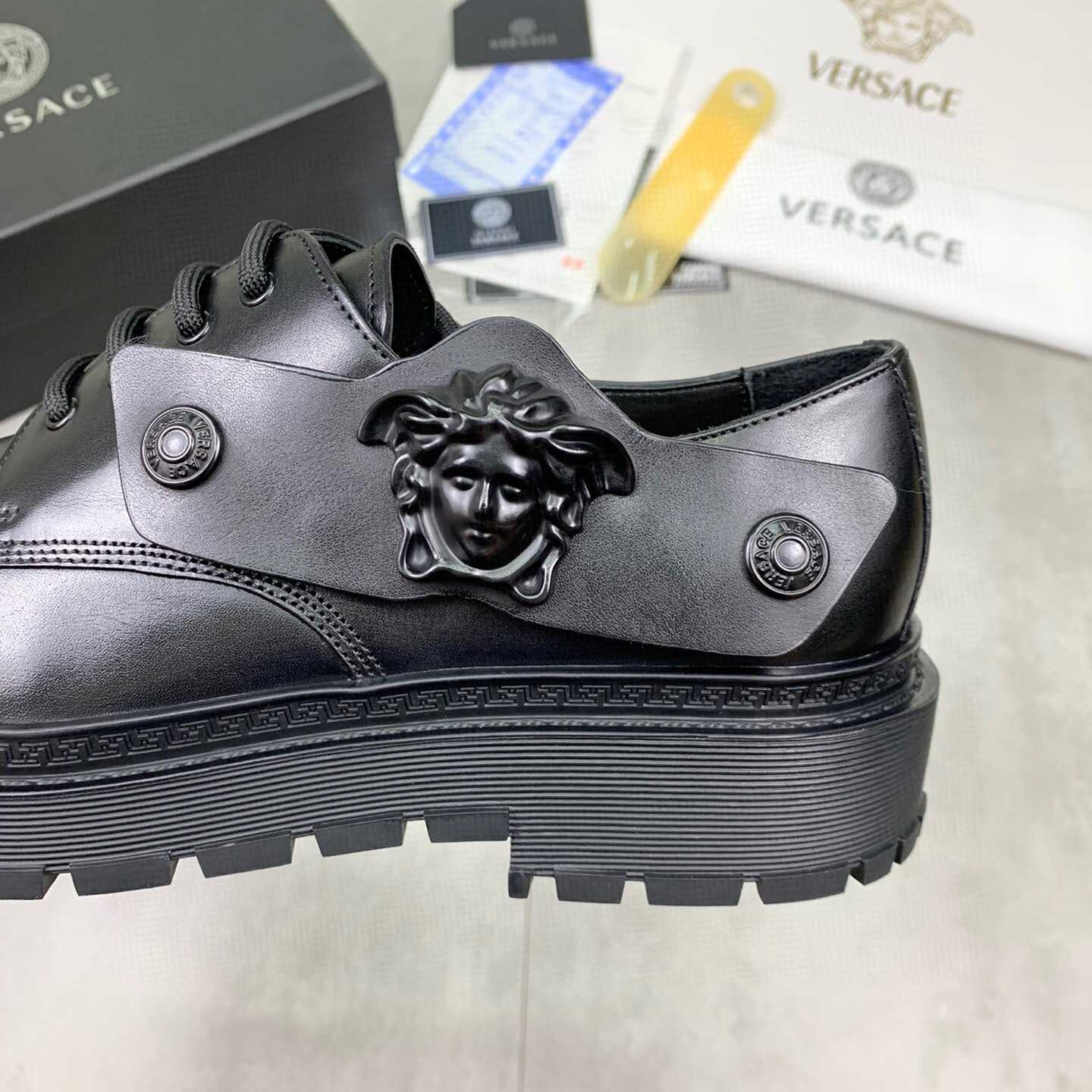 Versace Derby-Schuhe mit Medusa-Kopfmotiv - EUR FASHION