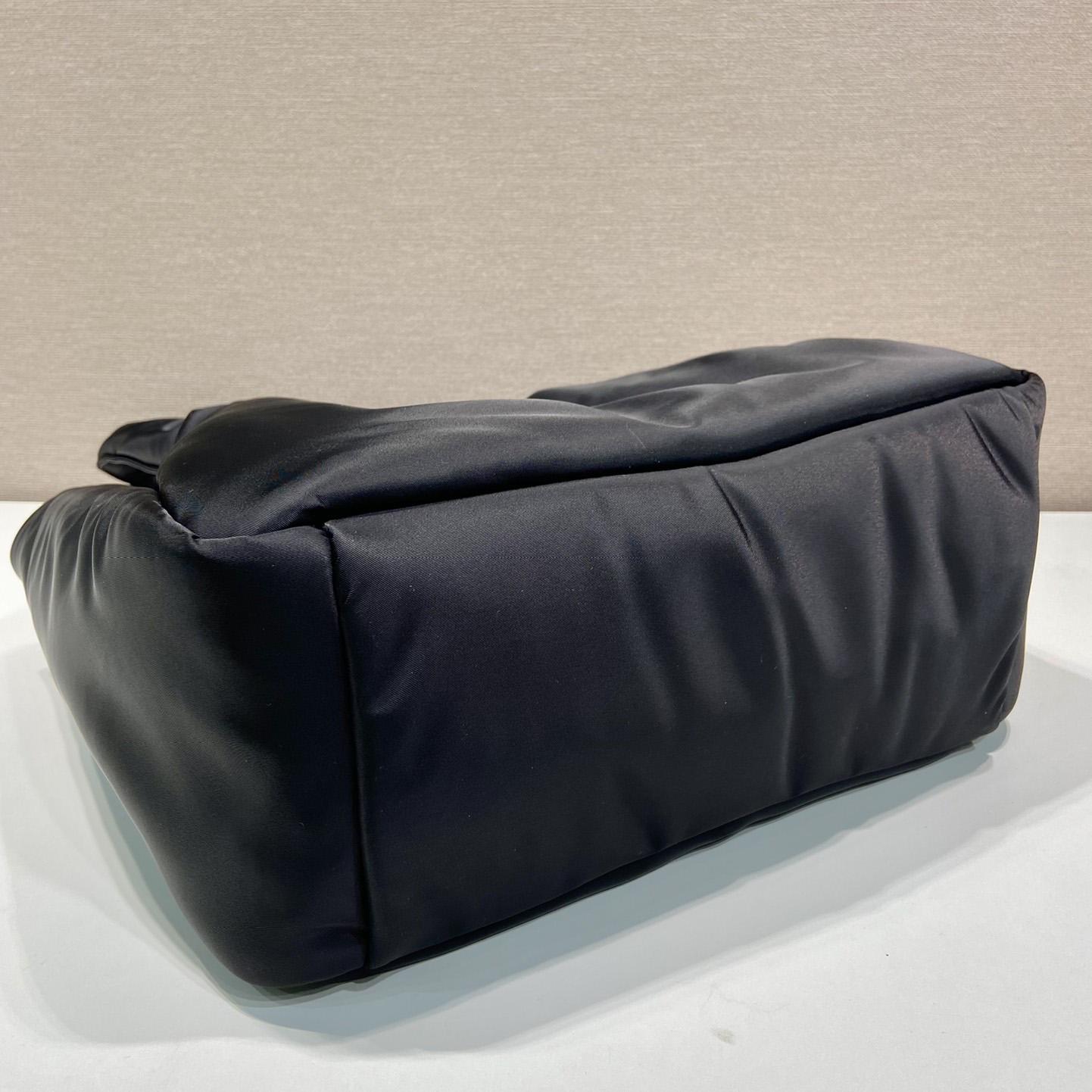 Große gepolsterte Prada-Einkaufstasche aus Re-Nylon - EUR FASHION