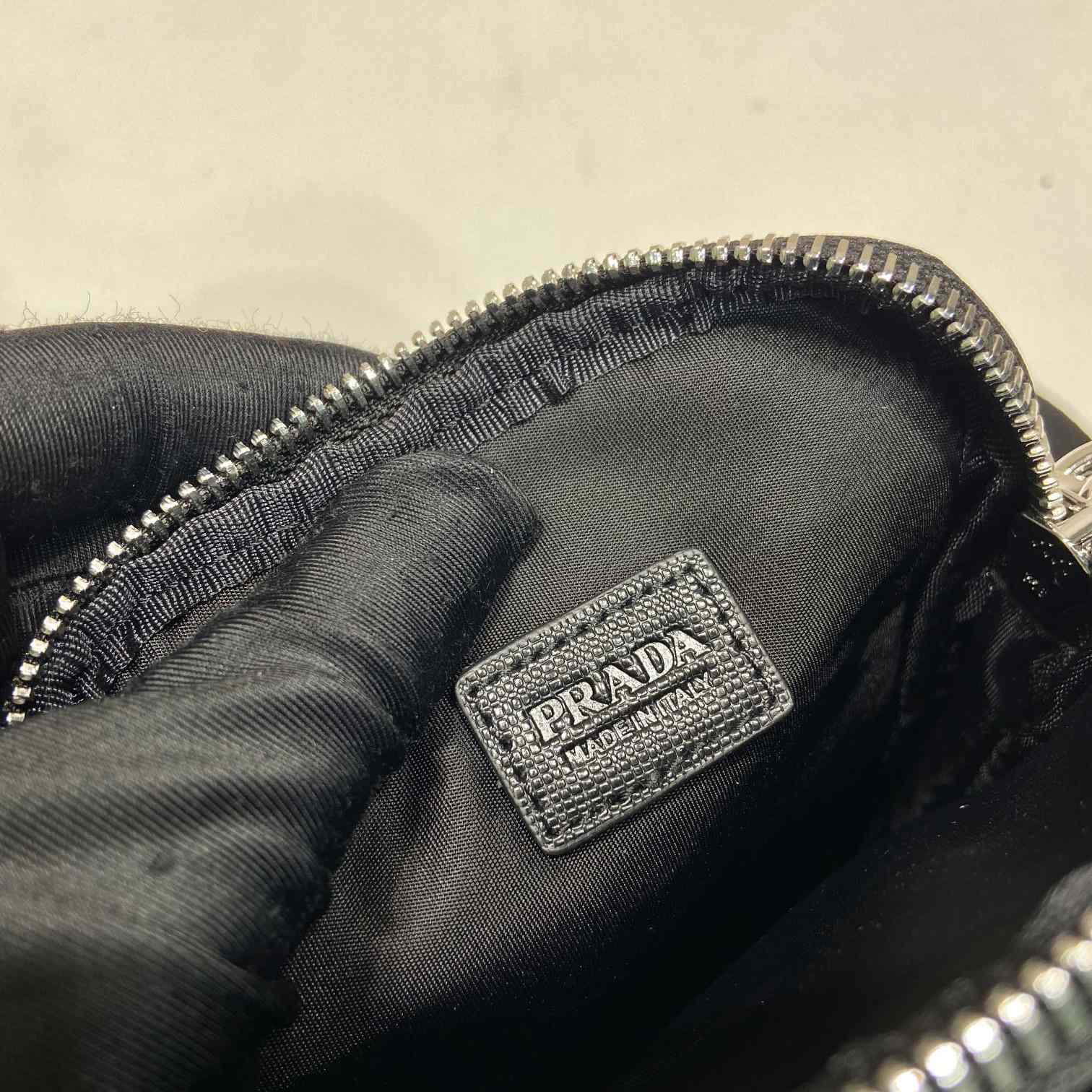 Prada-Ledertasche mit Schultergurt - EUR FASHION