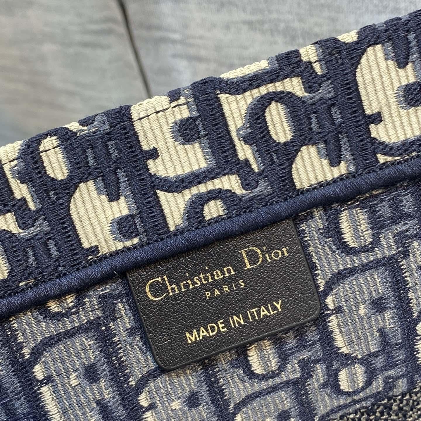 Mittlere Dior-Buchtasche von Dior - EUR FASHION