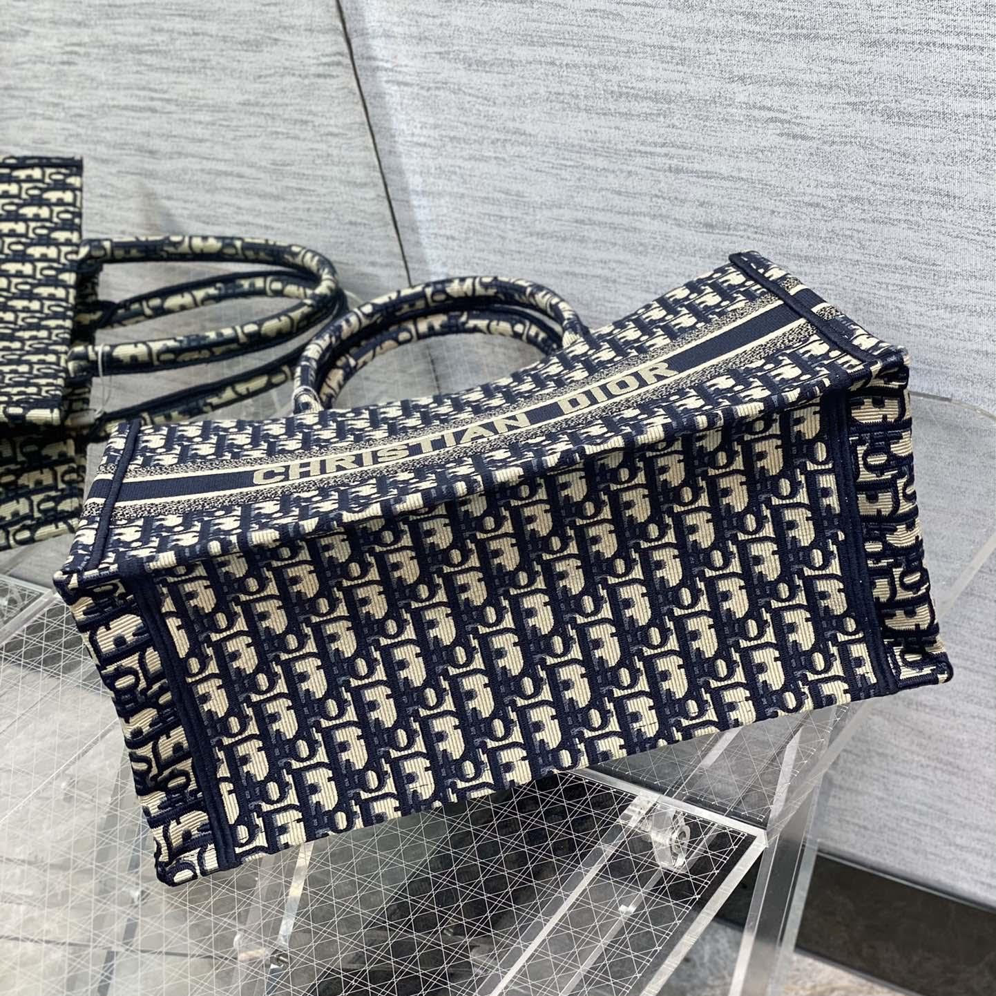 Mittlere Dior-Buchtasche von Dior - EUR FASHION