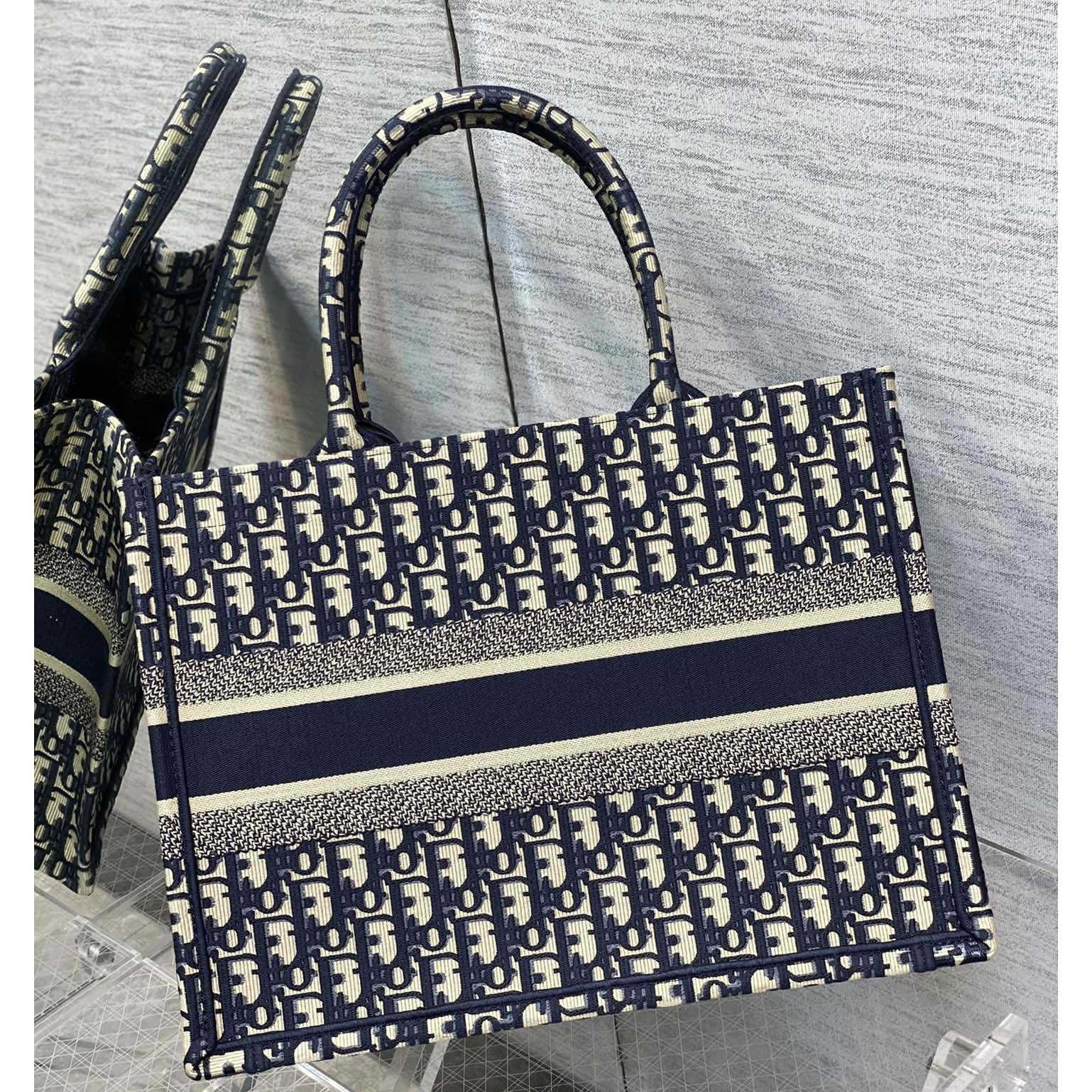 Mittlere Dior-Buchtasche von Dior - EUR FASHION