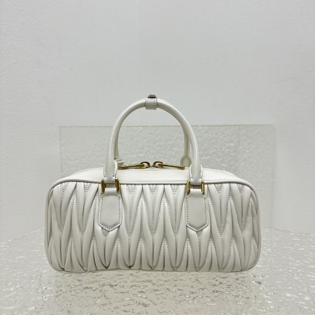 Miu Miu Arcadie Tasche aus Matelassé-Nappaleder - EUR FASHION