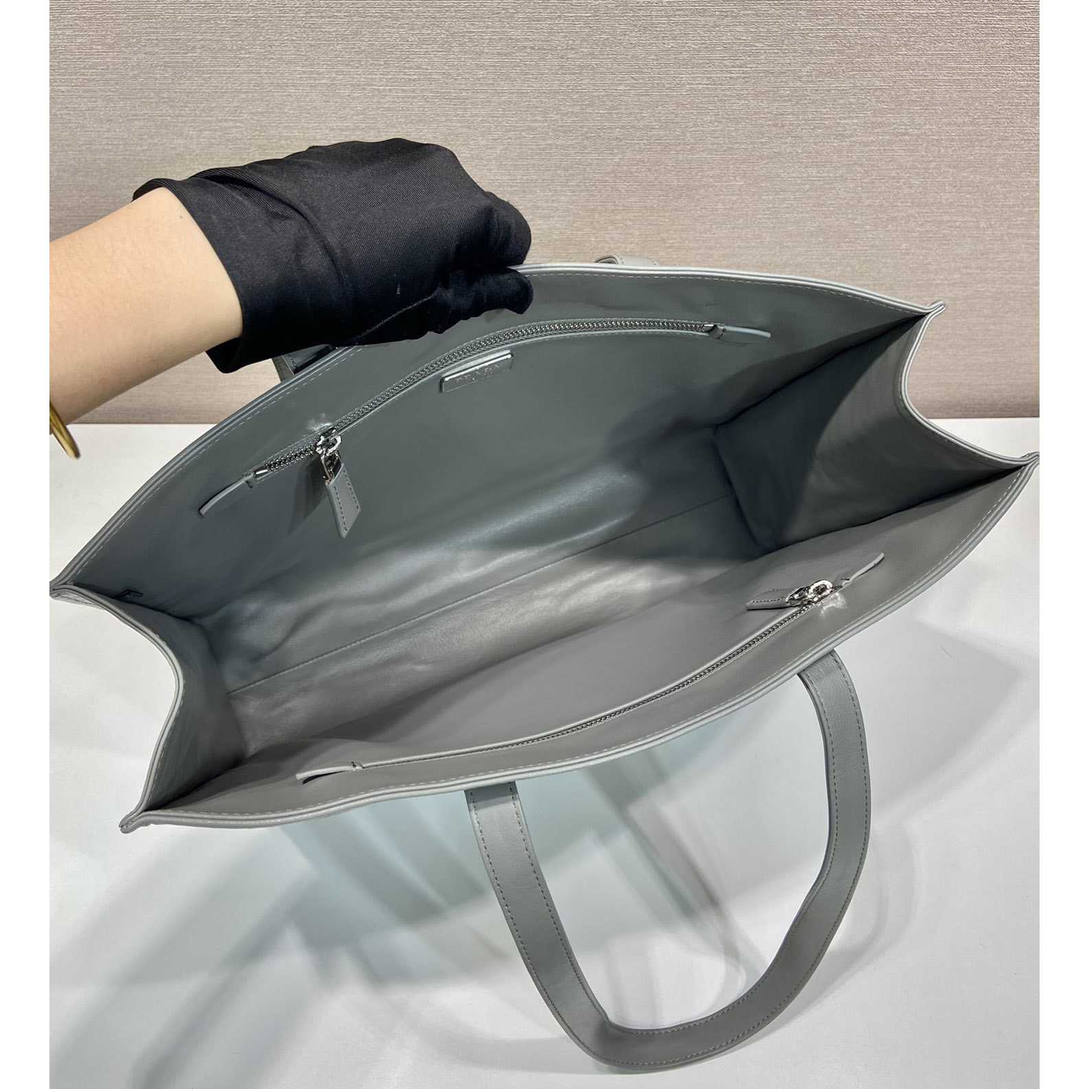 Große Prada-Tasche aus antikem Nappaleder - EUR FASHION