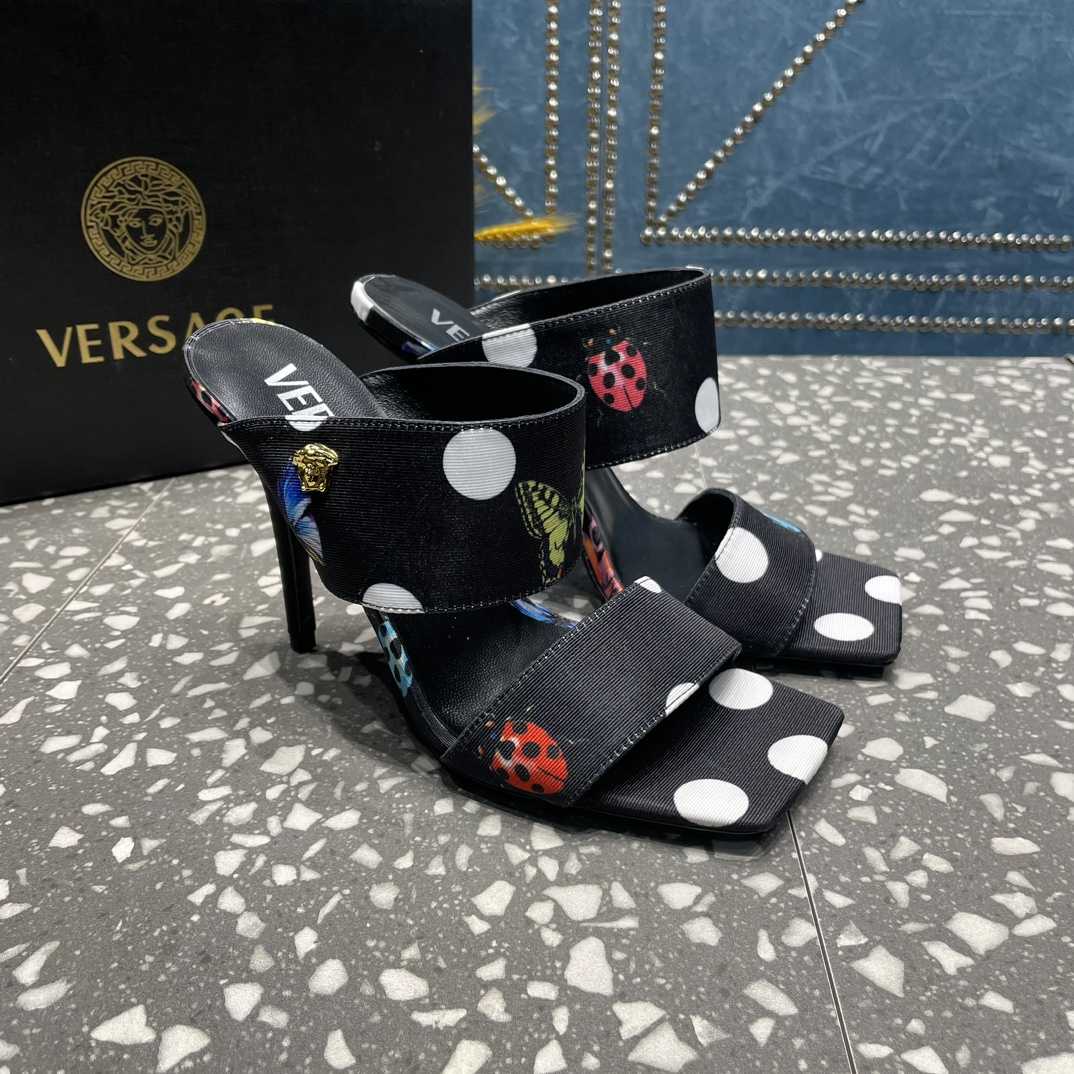 Versace Butterflys Canvas-Pantoletten mit hohem Absatz - EUR FASHION