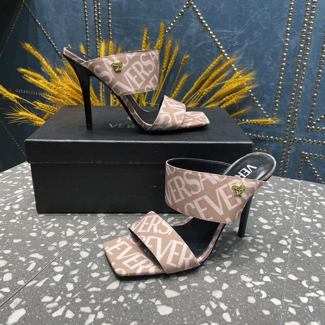 Versace Allover-Pantoletten mit hohem Absatz - EUR FASHION