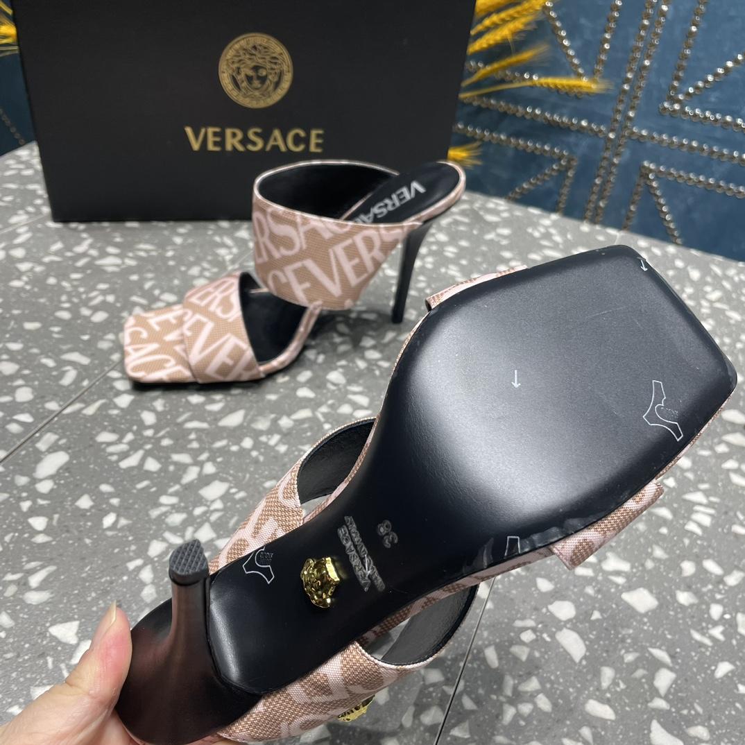 Versace Allover-Pantoletten mit hohem Absatz - EUR FASHION