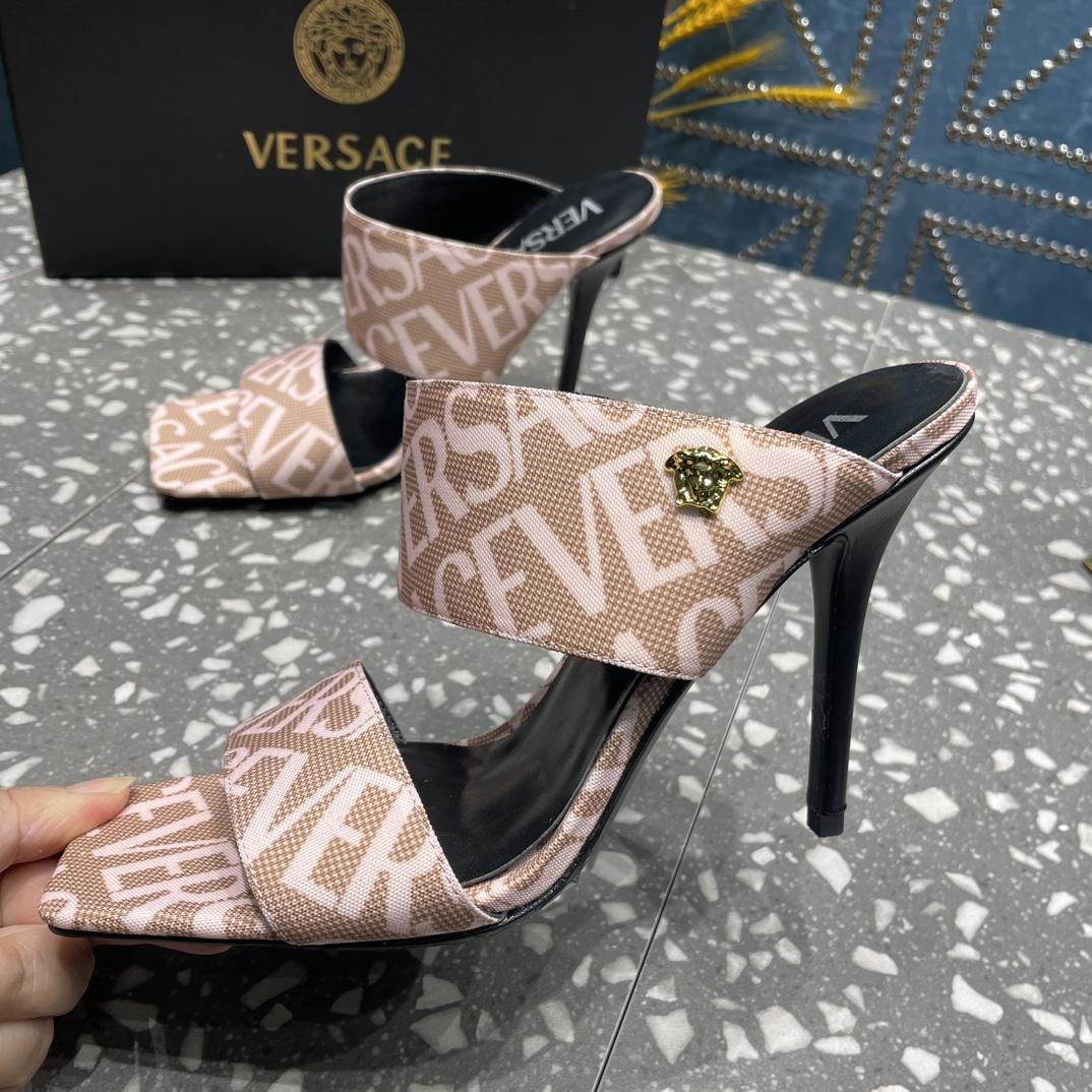 Versace Allover-Pantoletten mit hohem Absatz - EUR FASHION