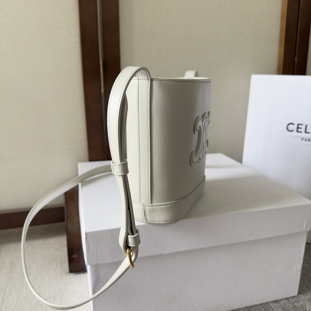 Celine Mini Bucket Cuir Triomphe aus glattem Kalbsleder - EUR FASHION