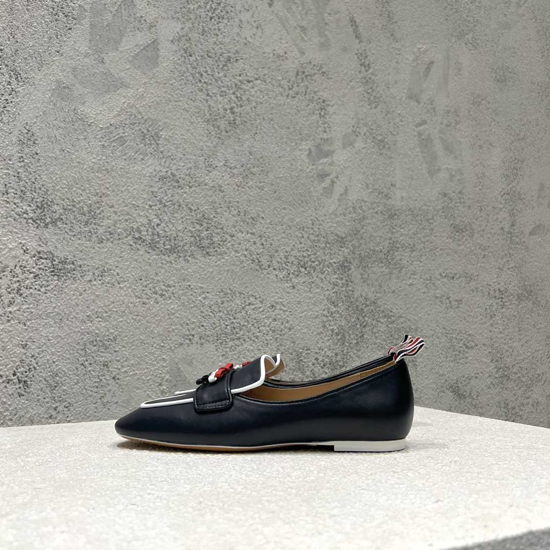 Thom Browne Marineblauer Loafer aus Kalbsleder mit flexibler Ledersohle und 3 Schleifen - EUR FASHION