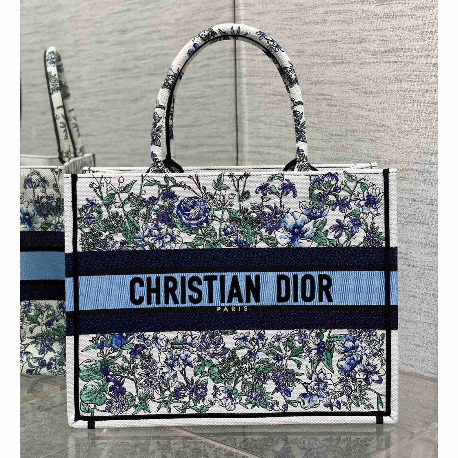 Mittlere Dior-Buchtasche von Dior - EUR FASHION