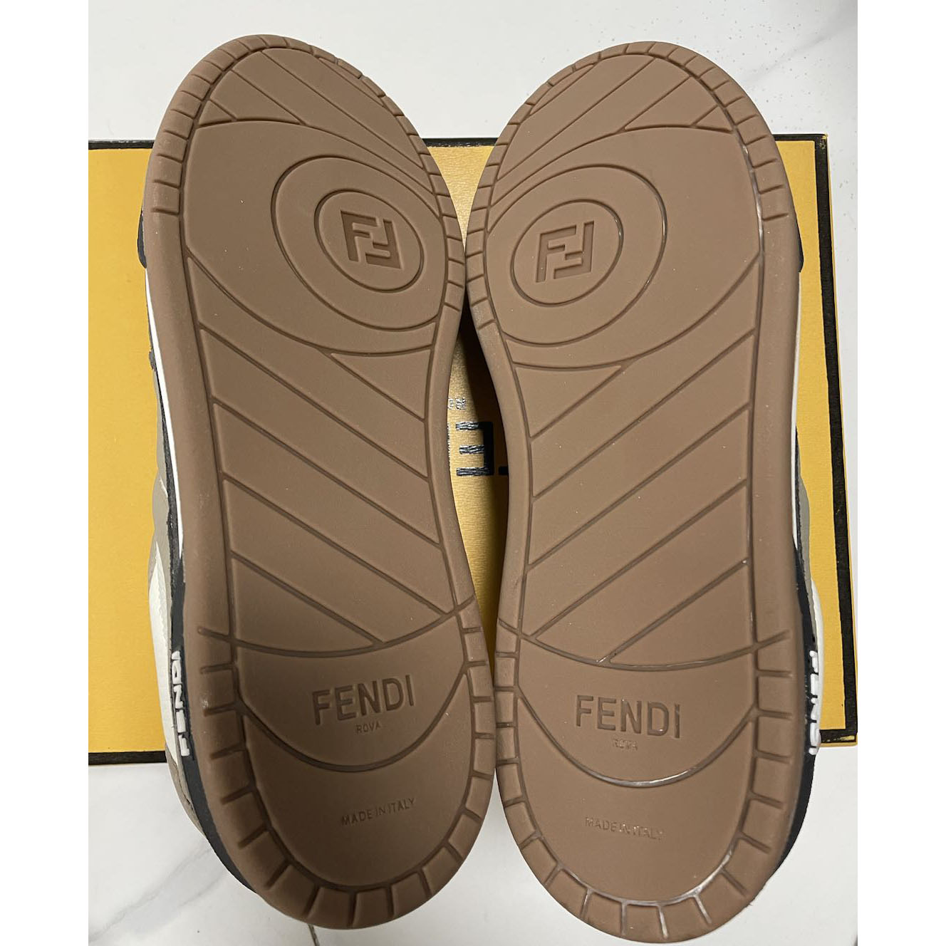 Fendi Match graue Wildleder-Low-Top-Sneaker - EUR FASHION