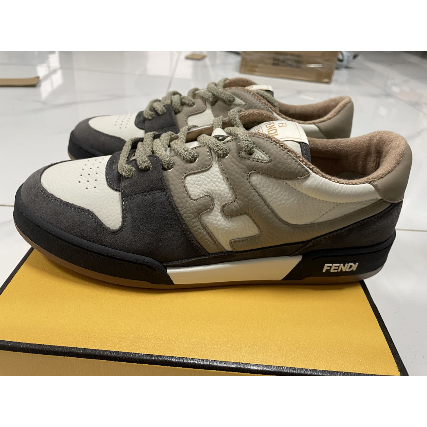 Fendi Match graue Wildleder-Low-Top-Sneaker - EUR FASHION