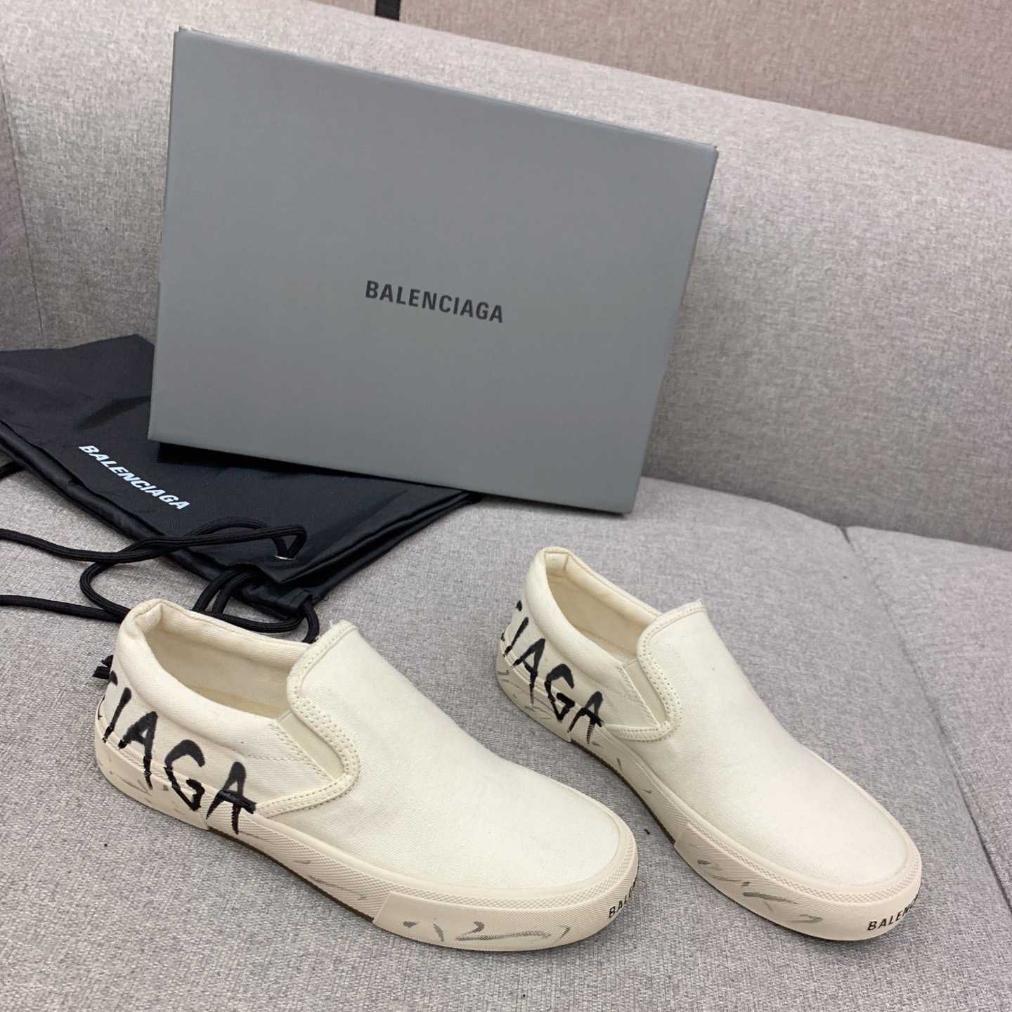 Balenciaga Paris Slip-on-Graffiti-Sneaker in Weiß - EUR FASHION