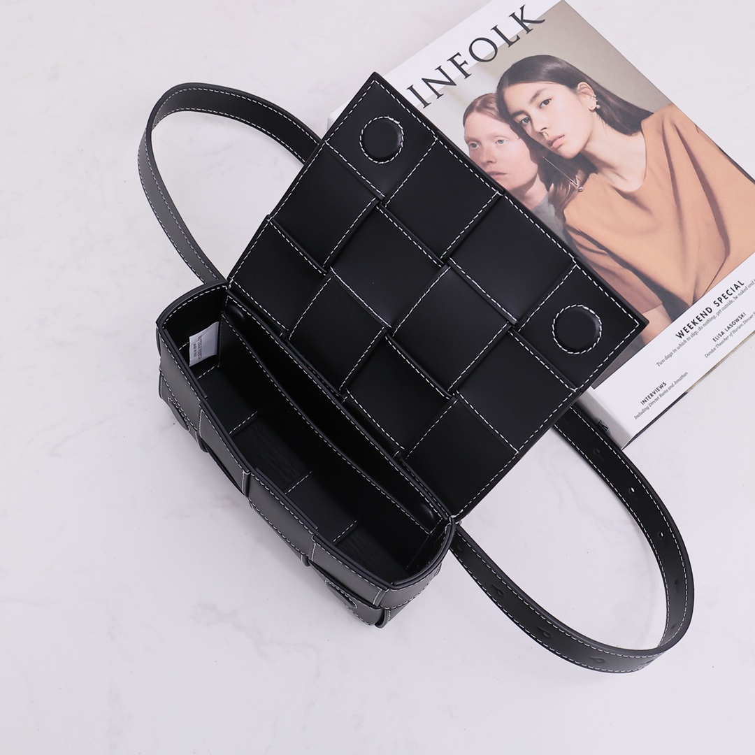 Bottega Veneta Kassetten-Gürteltasche - EUR FASHION