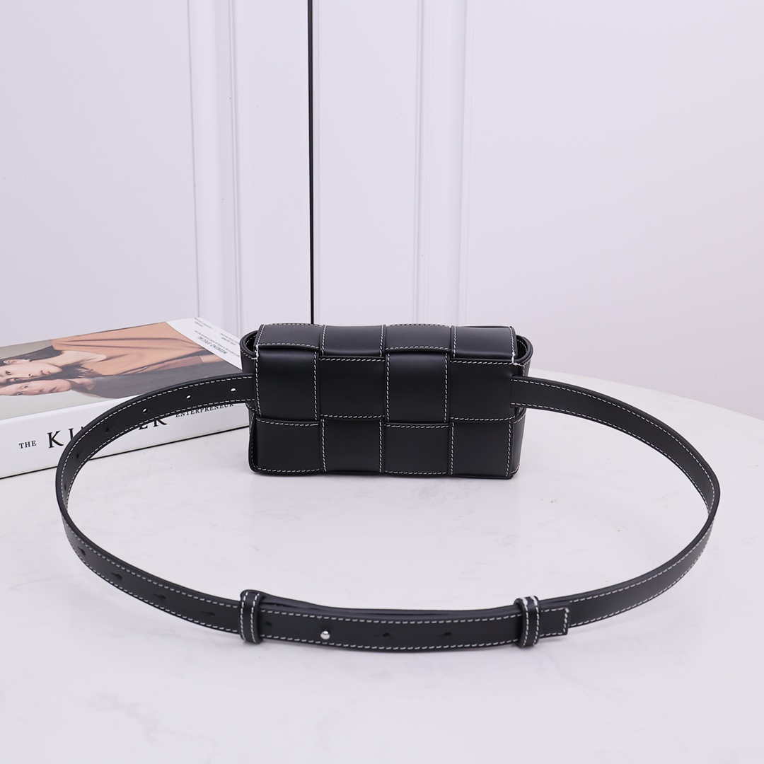 Bottega Veneta Kassetten-Gürteltasche - EUR FASHION