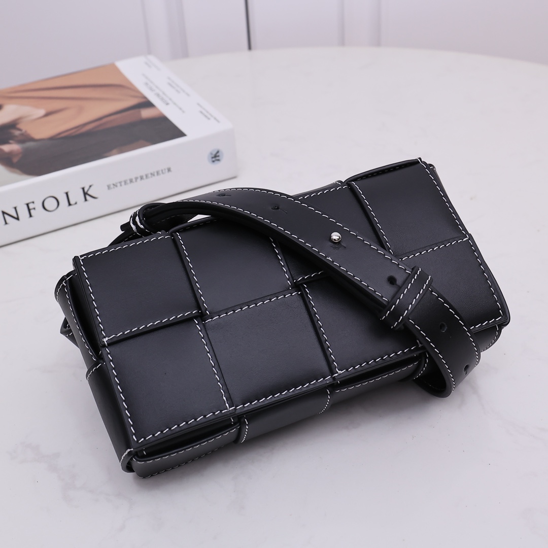 Bottega Veneta Kassetten-Gürteltasche - EUR FASHION