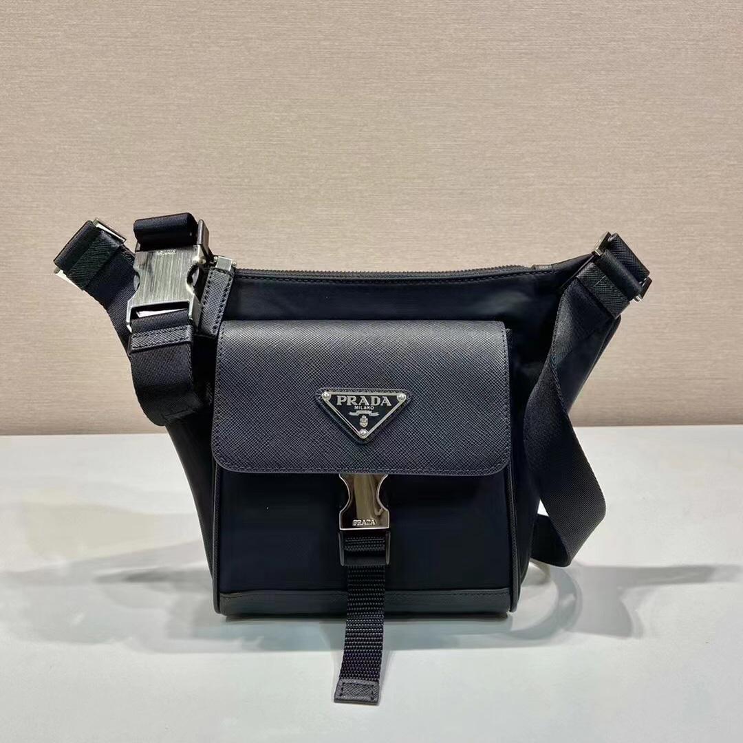 Prada Umhängetasche aus Re-Nylon und Saffiano-Leder - EUR FASHION