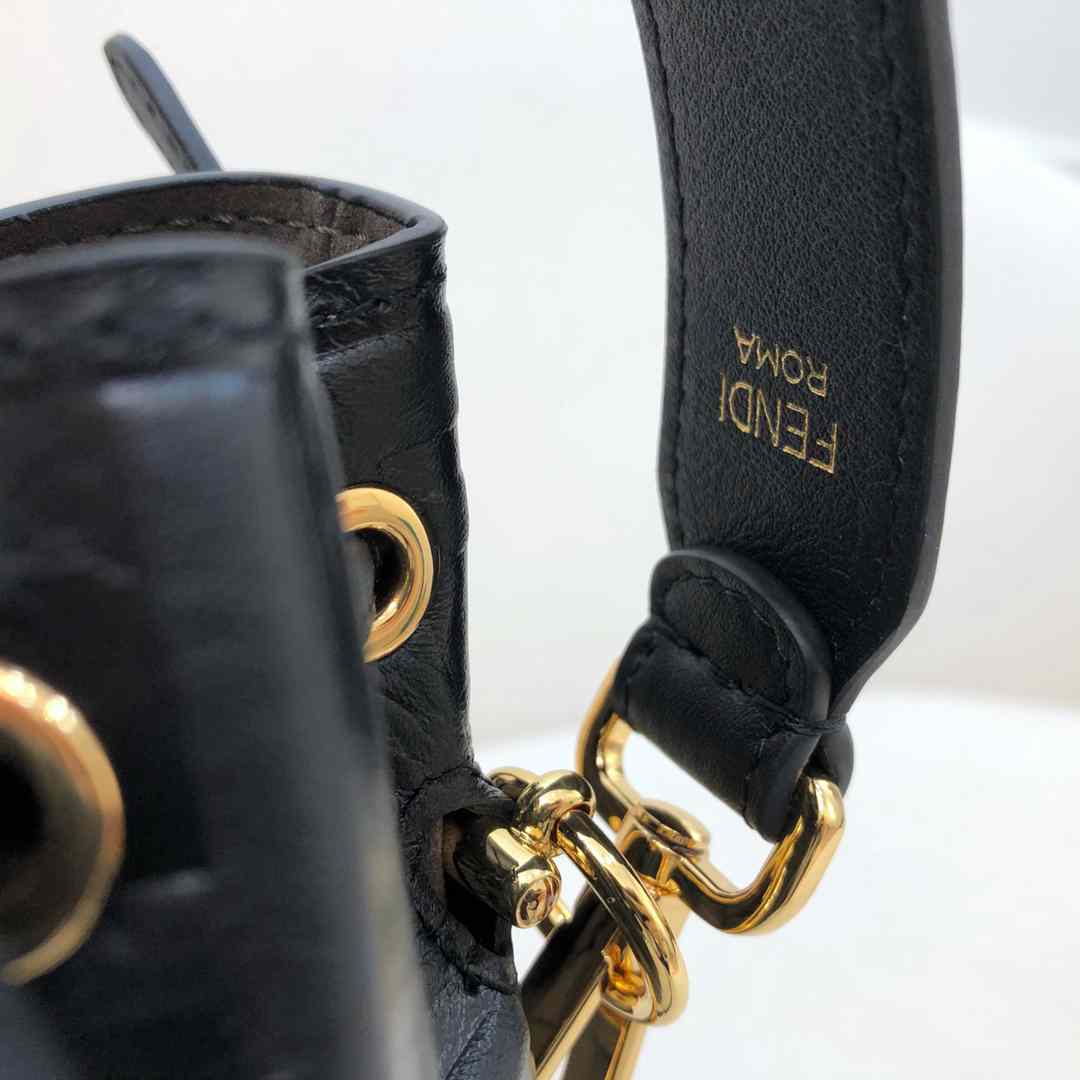 Fendi Tresor Minitasche aus schwarzem Leder - EUR FASHION