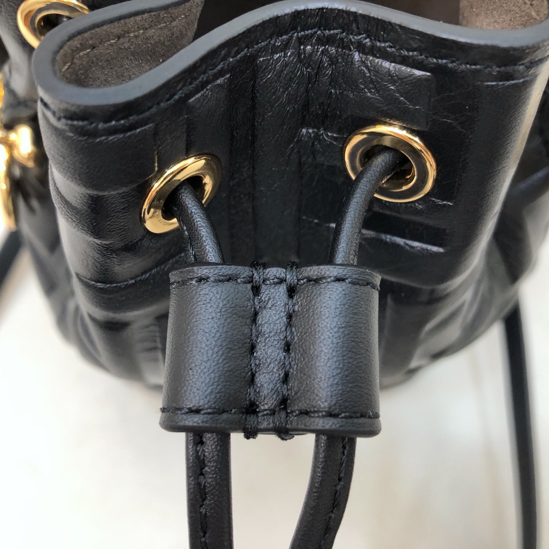 Fendi Tresor Minitasche aus schwarzem Leder - EUR FASHION