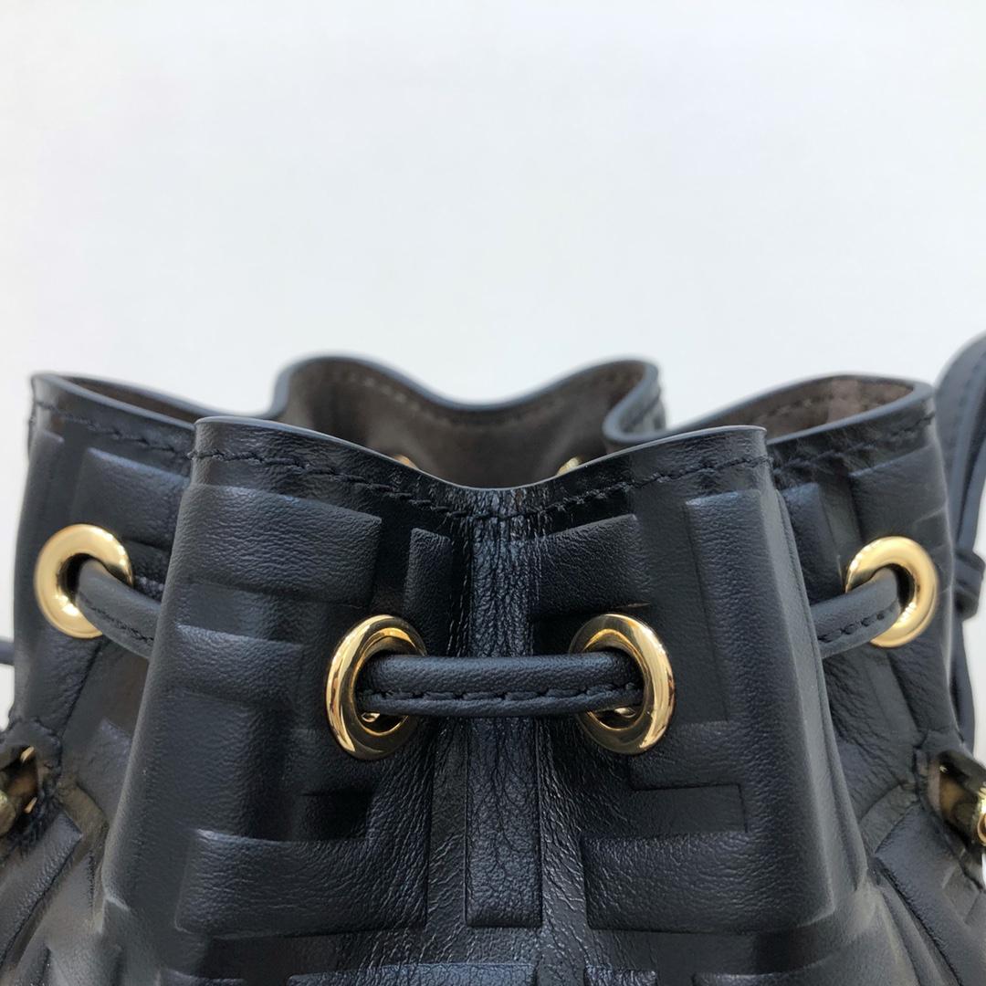 Fendi Tresor Minitasche aus schwarzem Leder - EUR FASHION