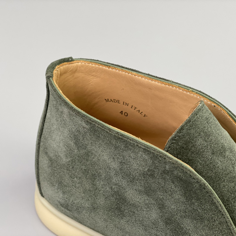 Loro Piana Sommer-Walk-Slipper mit weißer Sohle in Kaviar - EUR FASHION