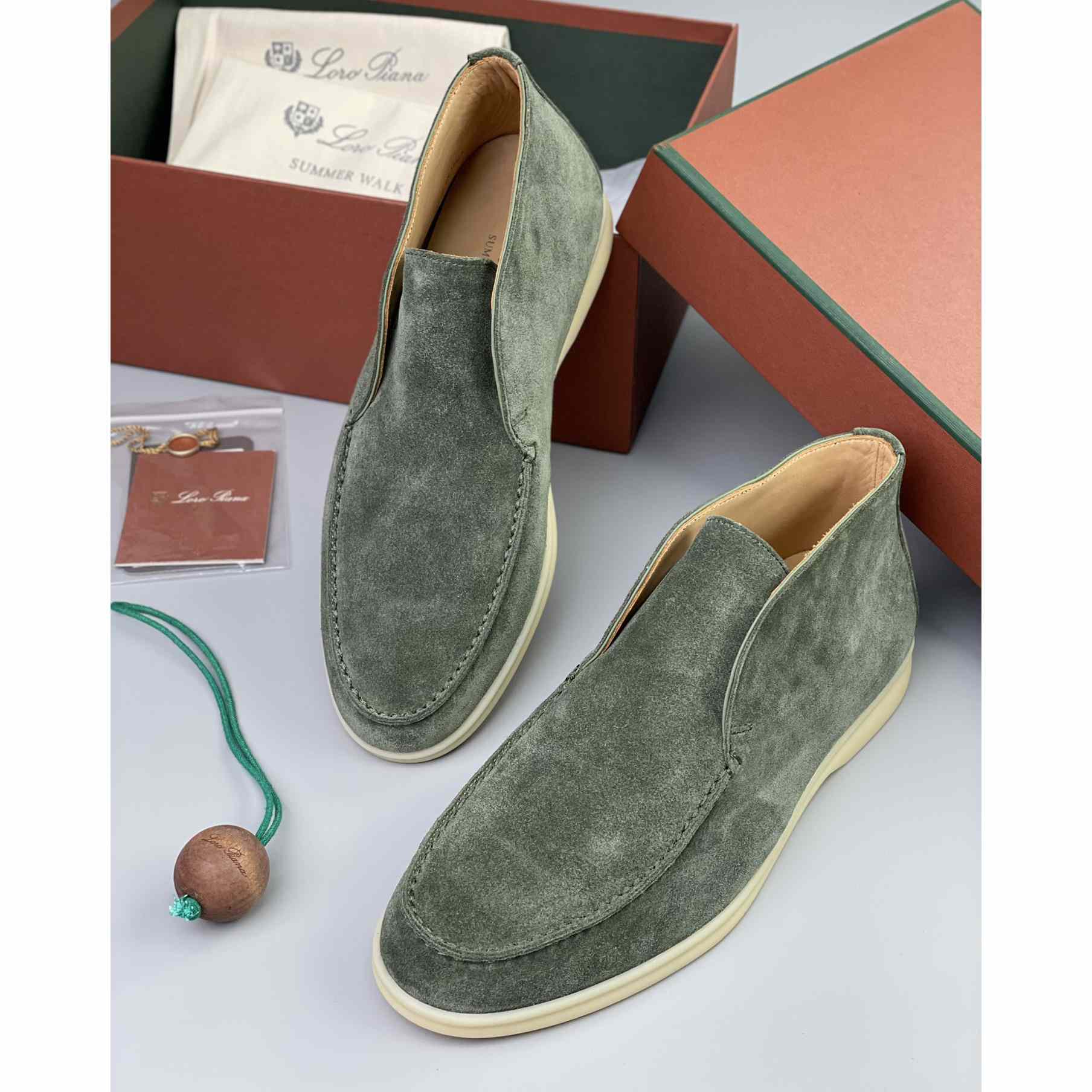 Loro Piana Sommer-Walk-Slipper mit weißer Sohle in Kaviar - EUR FASHION