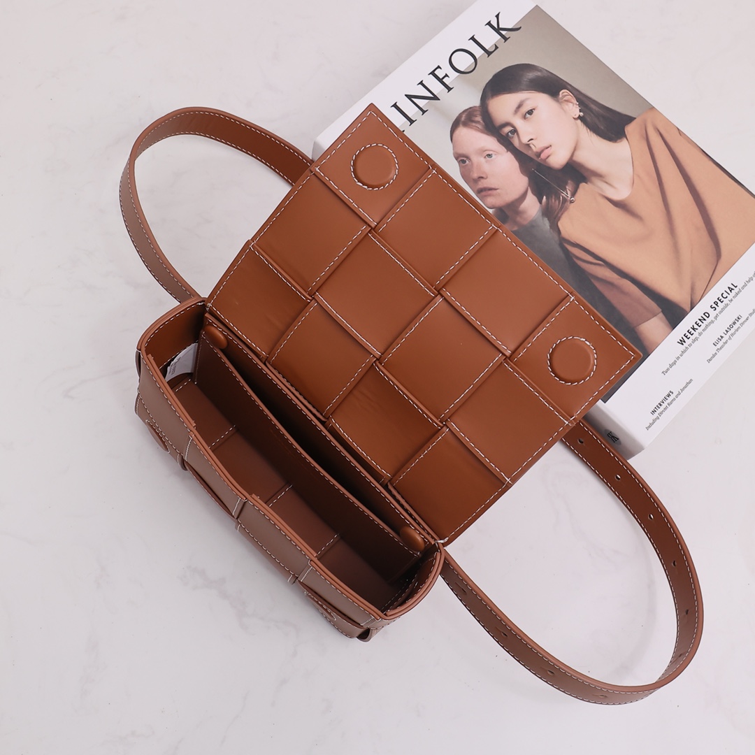 Bottega Veneta Kassetten-Gürteltasche - EUR FASHION