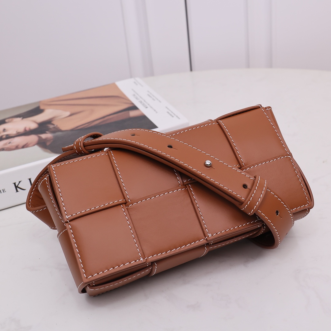 Bottega Veneta Kassetten-Gürteltasche - EUR FASHION