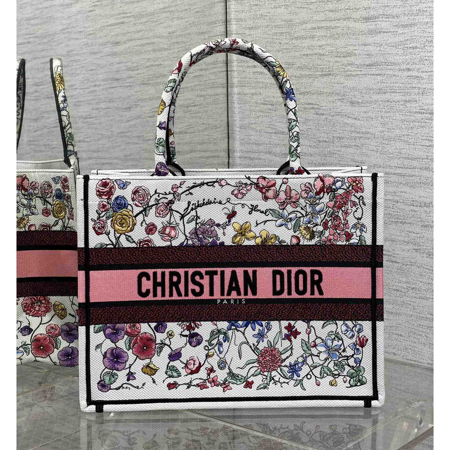 Mittlere Dior-Buchtasche von Dior - EUR FASHION