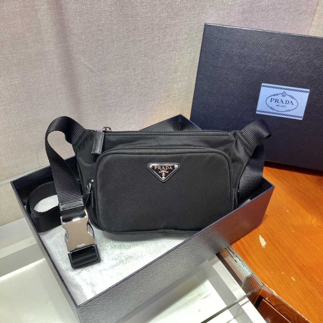 Prada Umhängetasche aus Re-Nylon und Saffiano-Leder - EUR FASHION