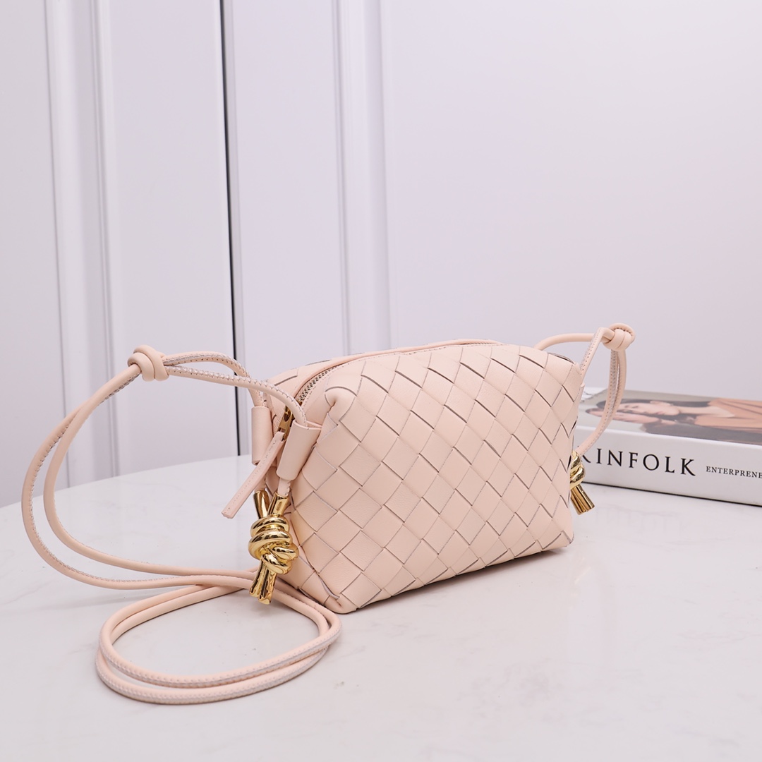Bottega Veneta Mini Loop Kameratasche - EUR FASHION