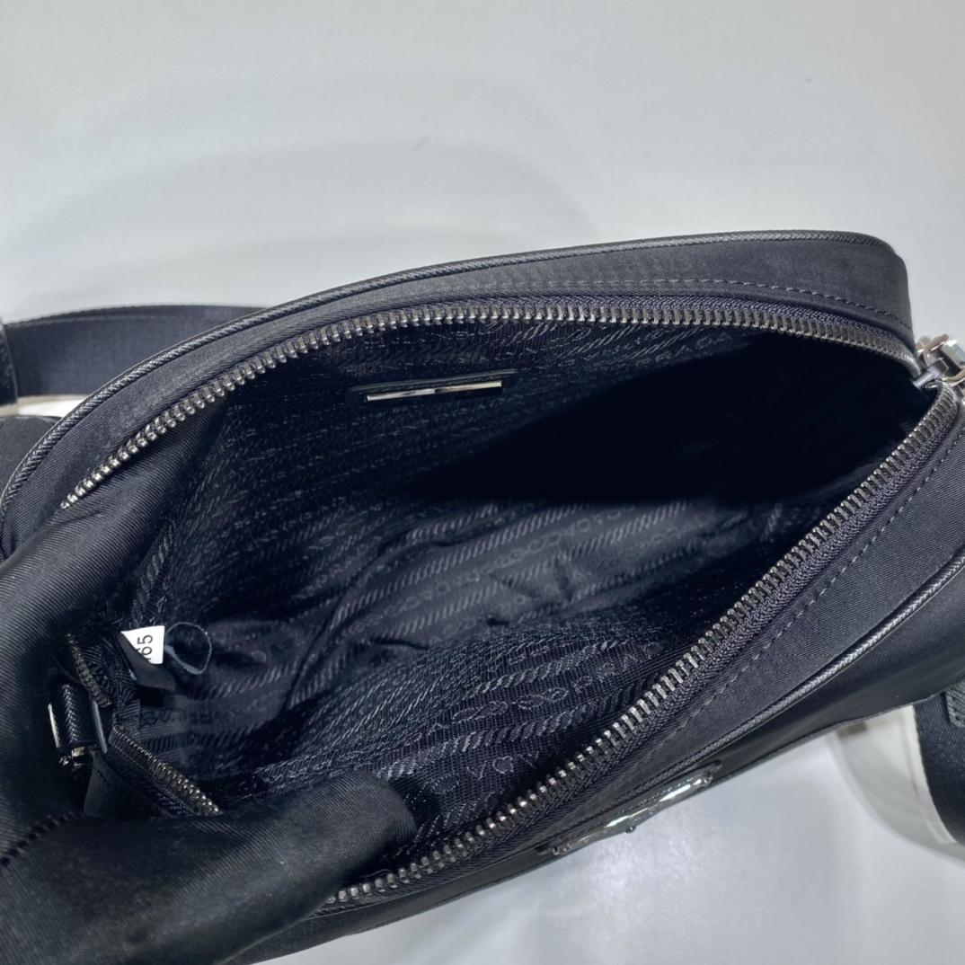 Prada Umhängetasche aus Re-Nylon-Saffiano-Leder (22-16-5 cm) - EUR FASHION