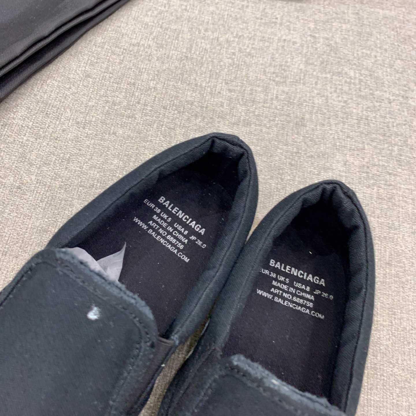 Balenciaga Paris Slip-on-Graffiti-Sneaker in Schwarz - EUR FASHION