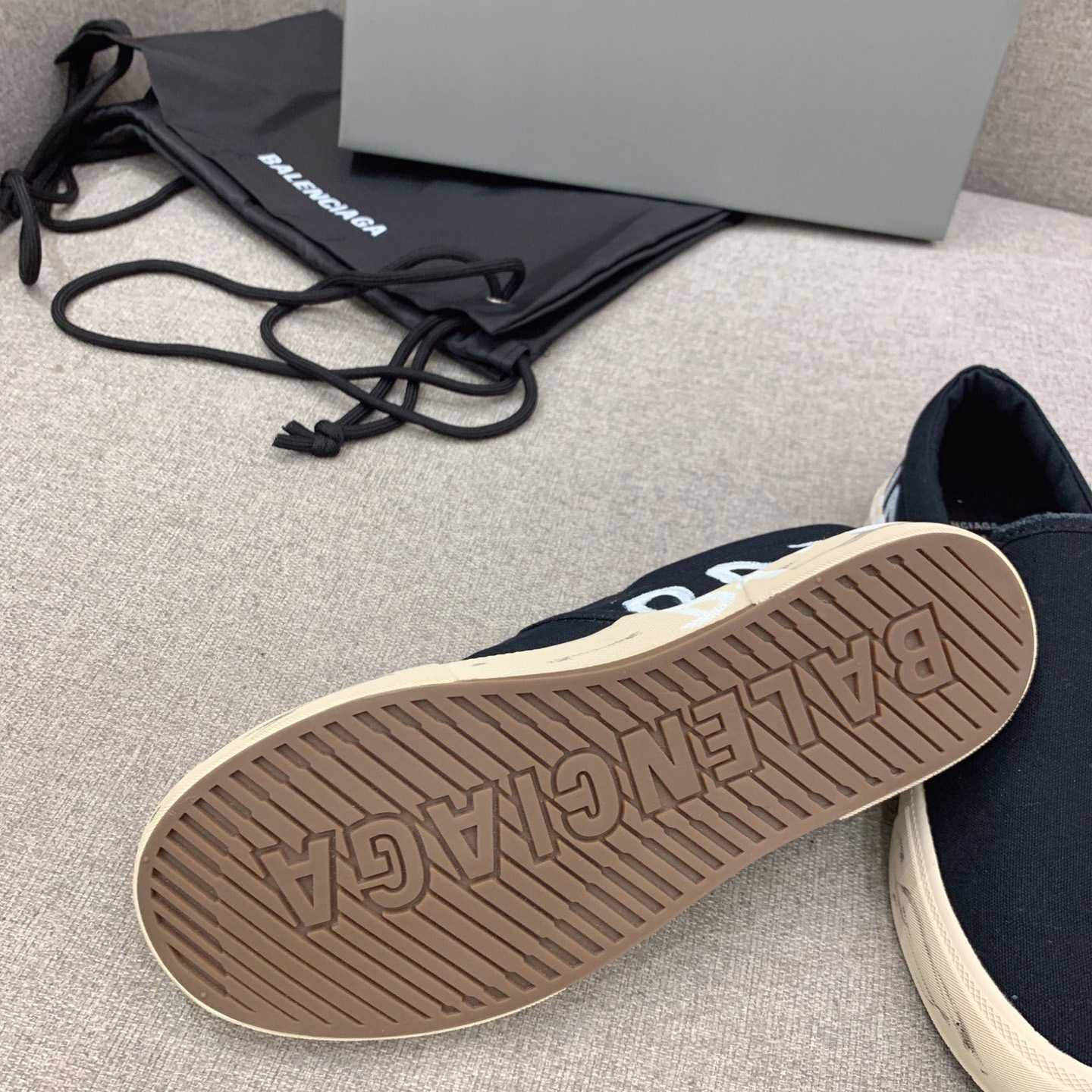 Balenciaga Paris Slip-on-Graffiti-Sneaker in Schwarz - EUR FASHION