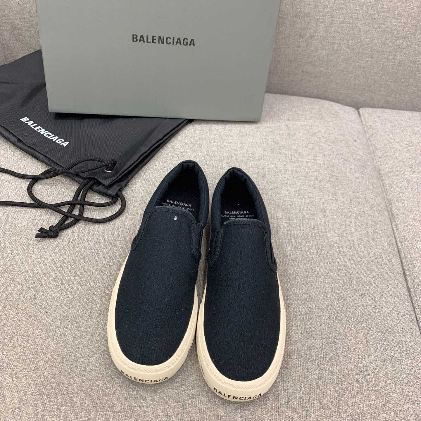 Balenciaga Paris Slip-on-Graffiti-Sneaker in Schwarz - EUR FASHION