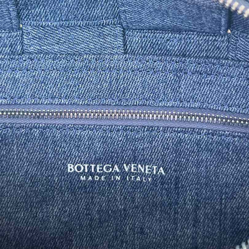 Bottega Veneta Brick Kassetten-Umhängetasche (28 x 14 x 10 cm) - EUR FASHION