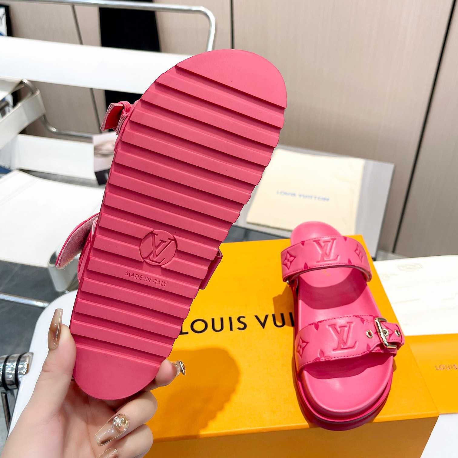 Louis Vuitton Bom Dia Flat Comfort Mule 1AB38P - EUR FASHION