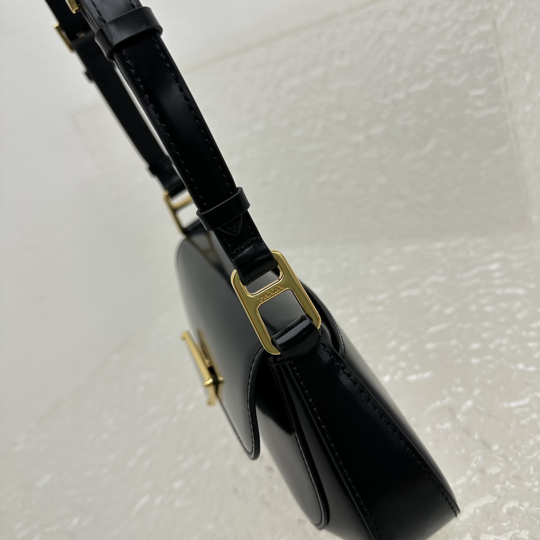 Prada Umhängetasche aus gebürstetem Leder - EUR FASHION