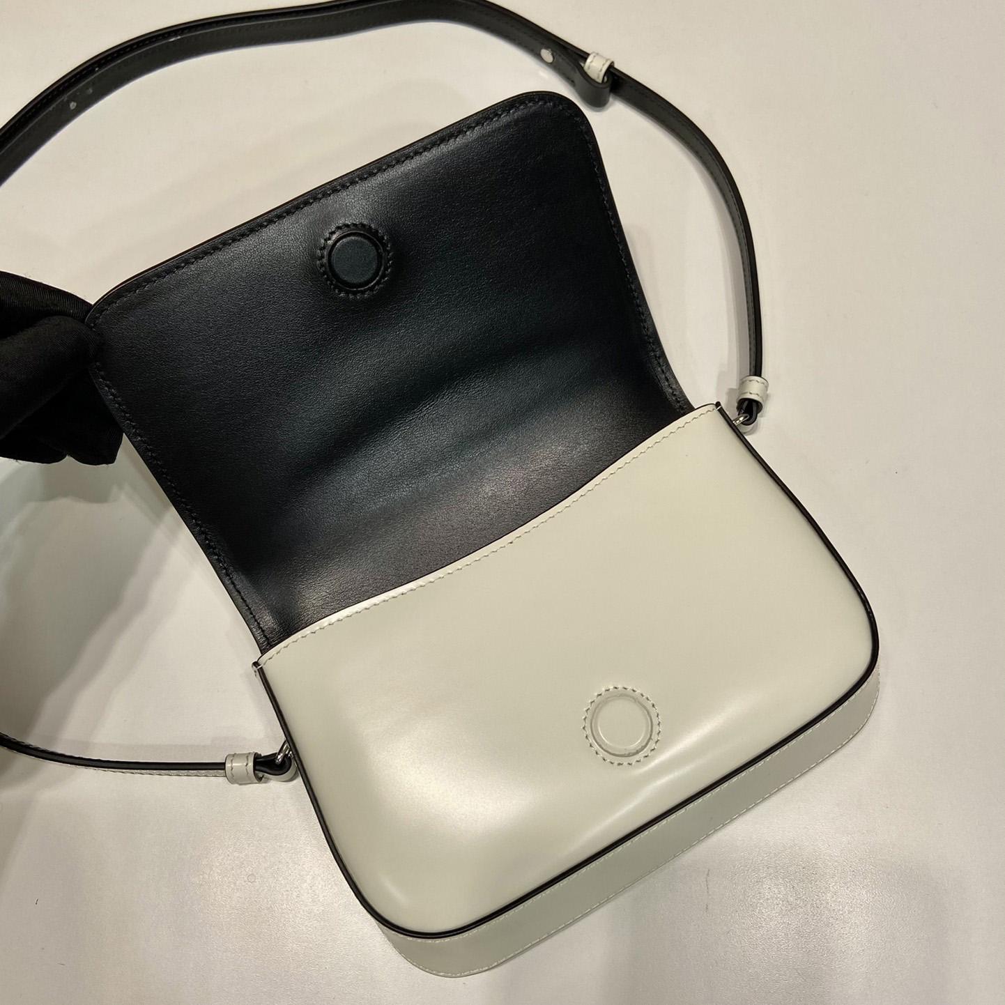 Prada Minitasche aus gebürstetem Leder mit Schultergurt - EUR FASHION