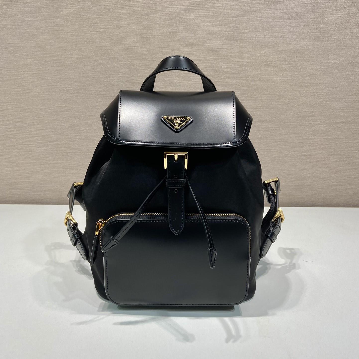 Prada Rucksack aus Re-Nylon und gebürstetem Leder - EUR FASHION