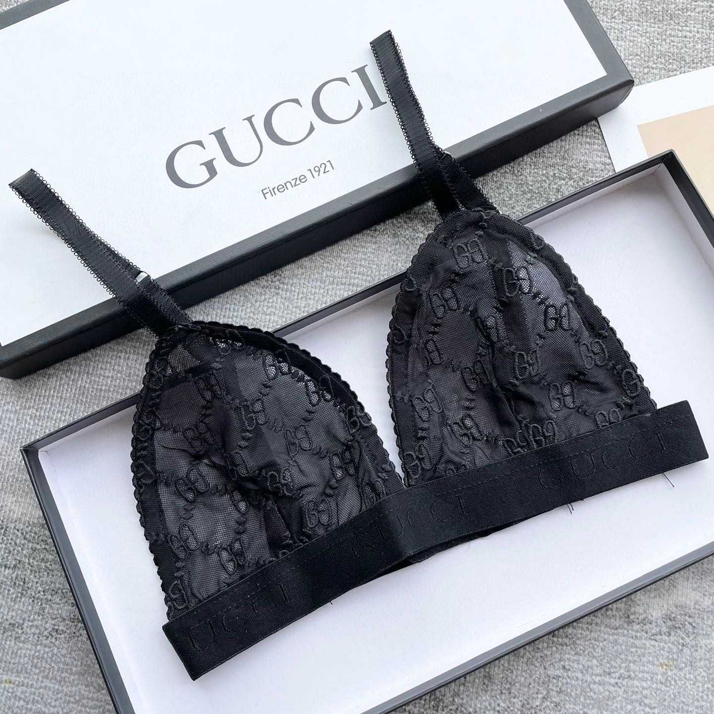 Ineinandergreifende G-Badeanzüge von Gucci - EUR FASHION
