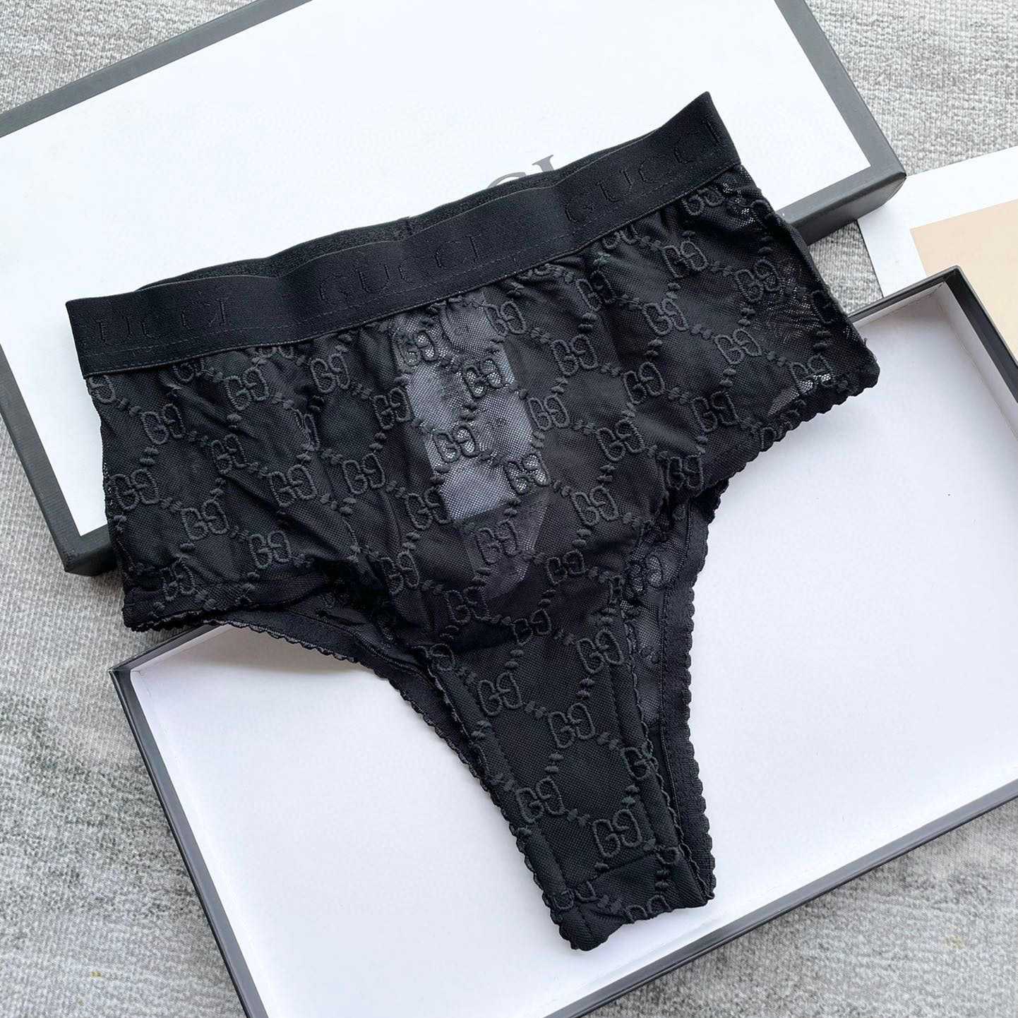 Ineinandergreifende G-Badeanzüge von Gucci - EUR FASHION