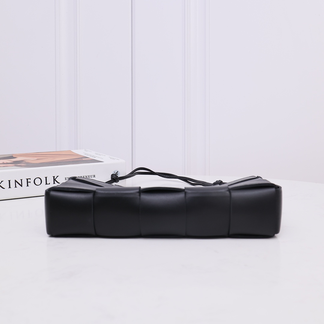Bottega Veneta Kassettentasche am Riemen - EUR FASHION