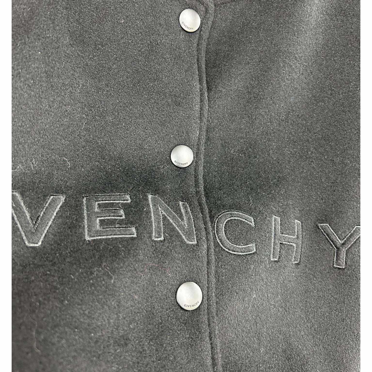 Schwarze, kurz geschnittene College-Jacke von Givenchy - EUR FASHION