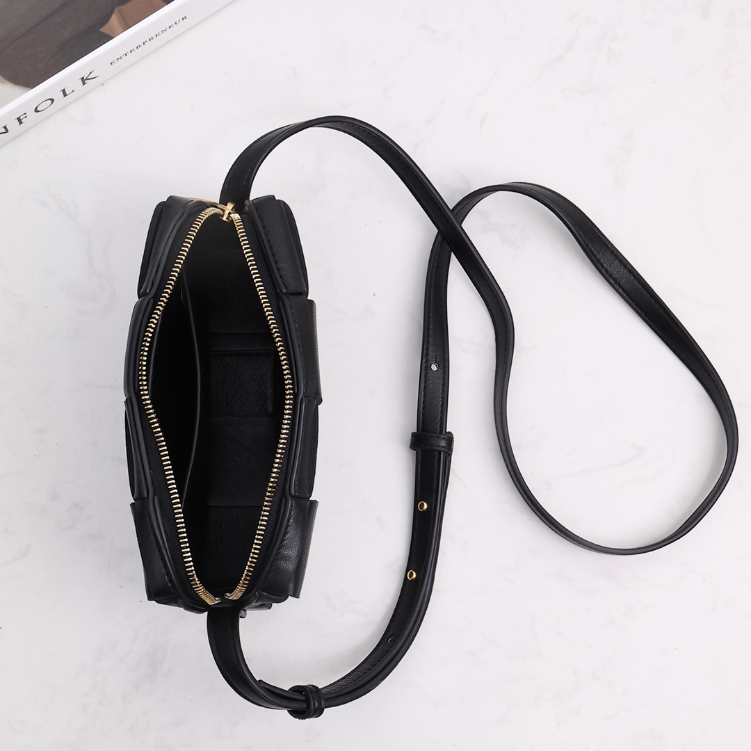 Bottega Veneta Mini Cassette Umhängetasche - EUR FASHION