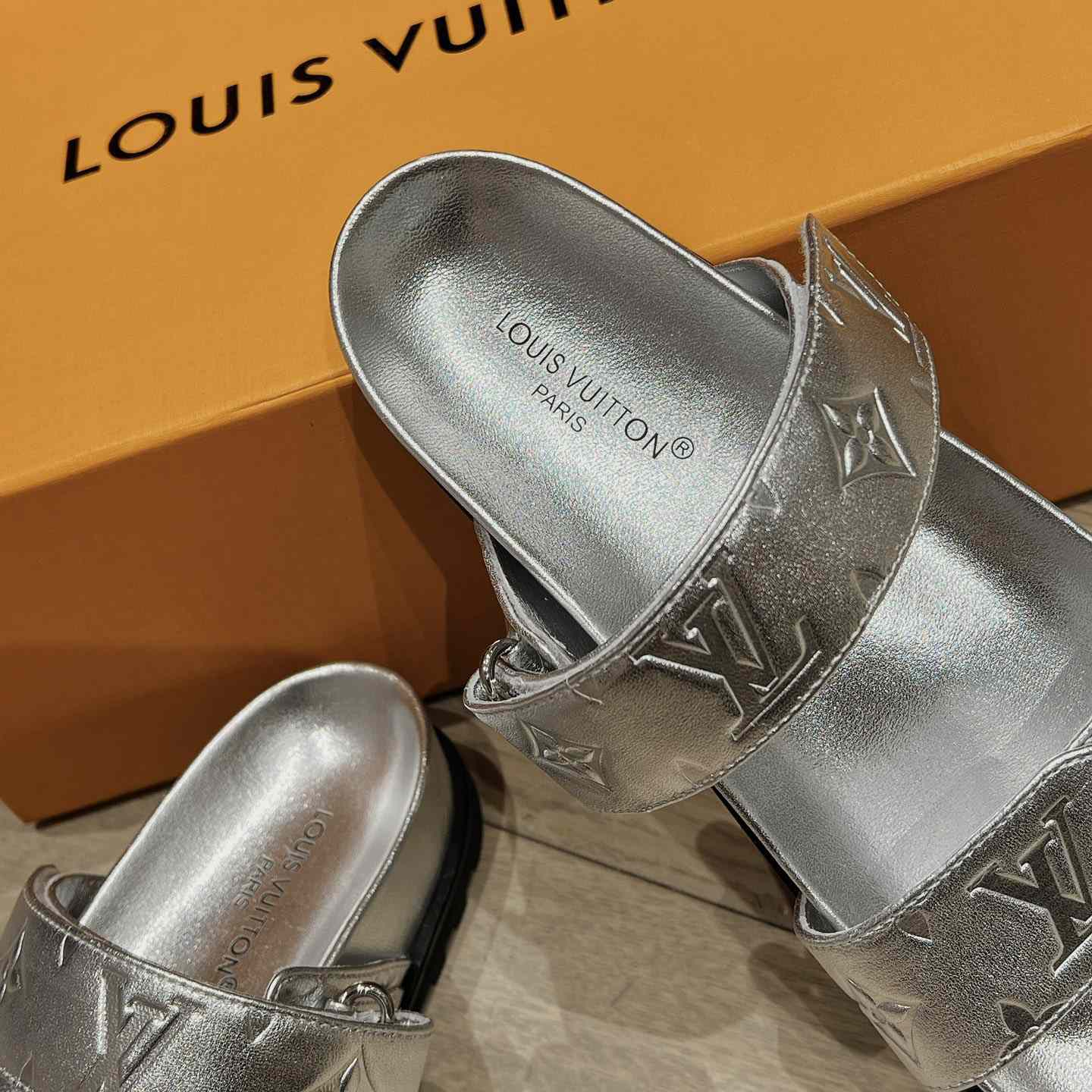 Louis Vuitton Bom Dia Flat Comfort Mules 1AB3OG - EUR FASHION