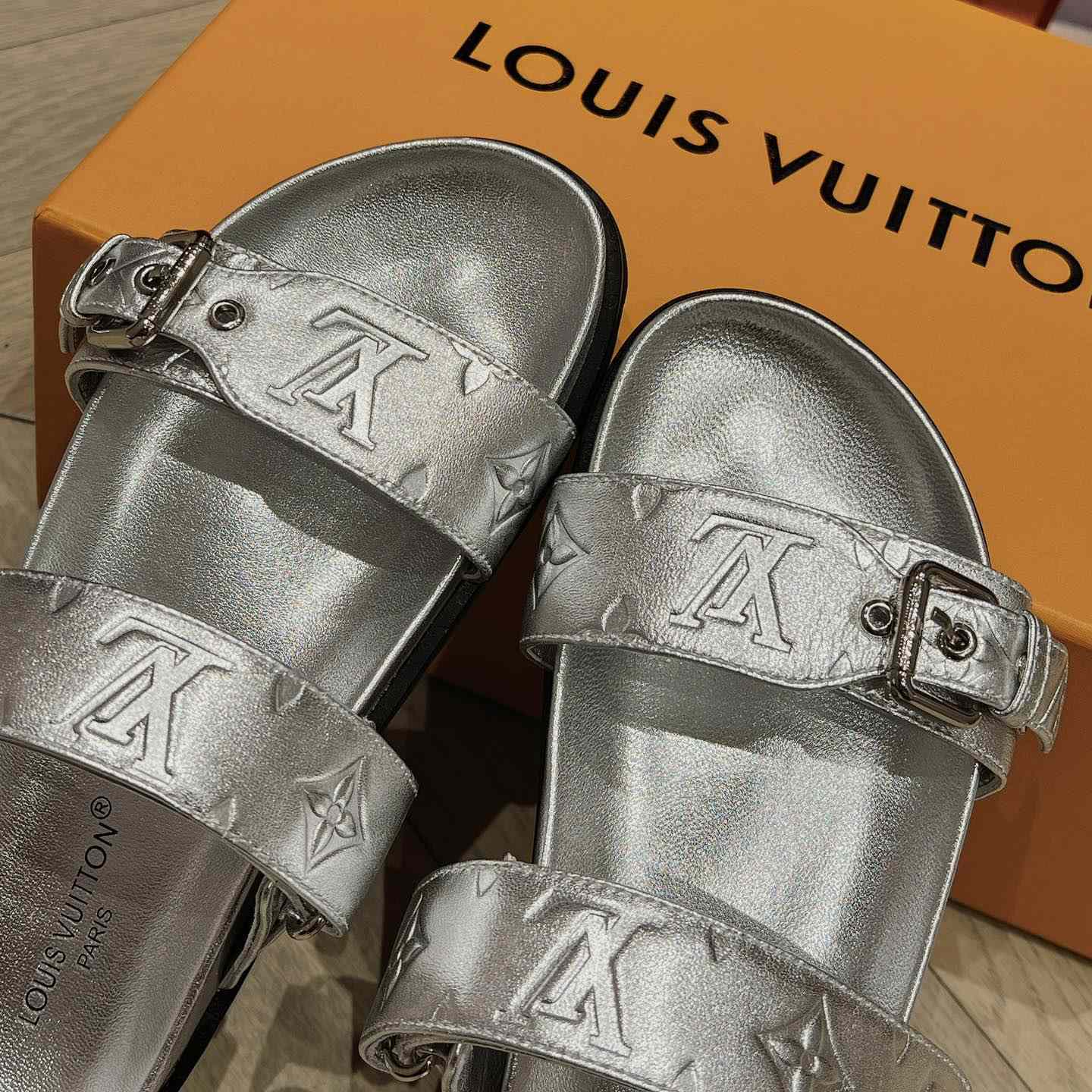 Louis Vuitton Bom Dia Flat Comfort Mules 1AB3OG - EUR FASHION