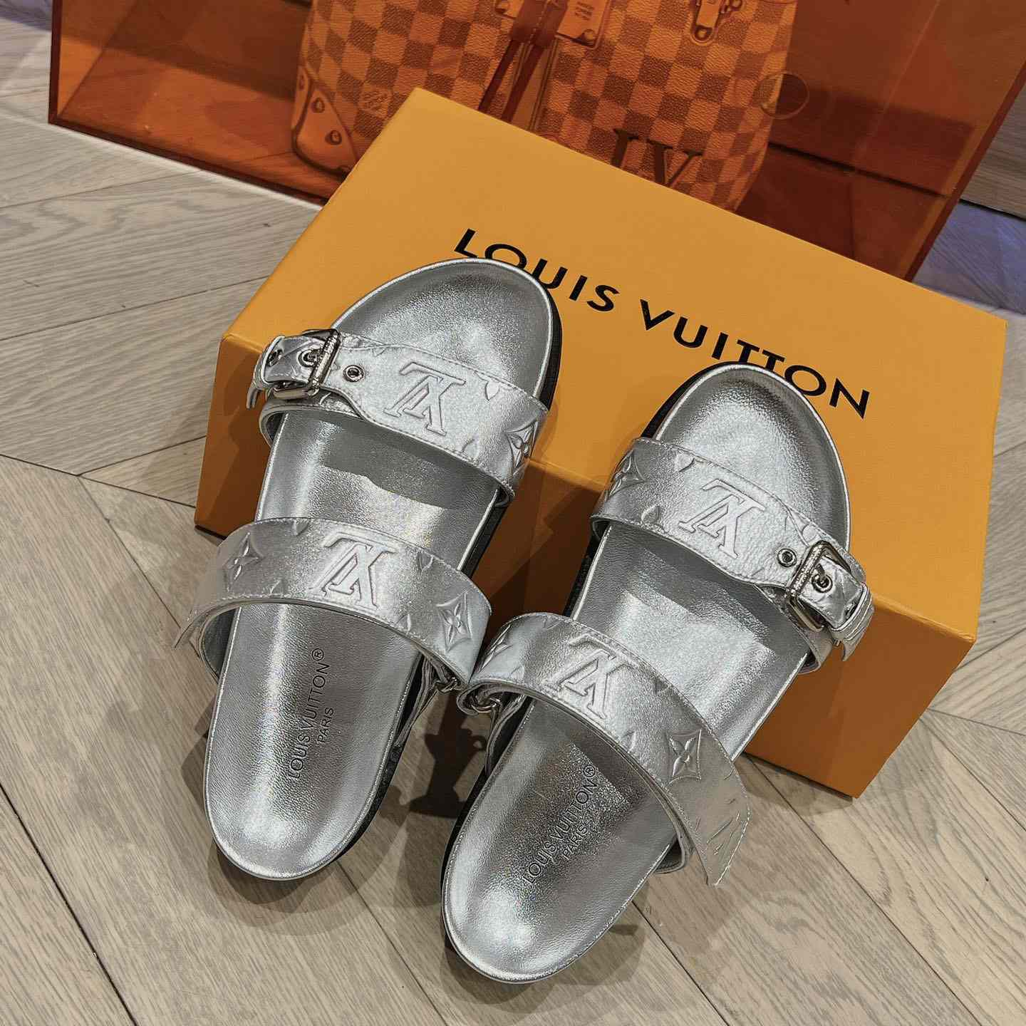 Louis Vuitton Bom Dia Flat Comfort Mules 1AB3OG - EUR FASHION