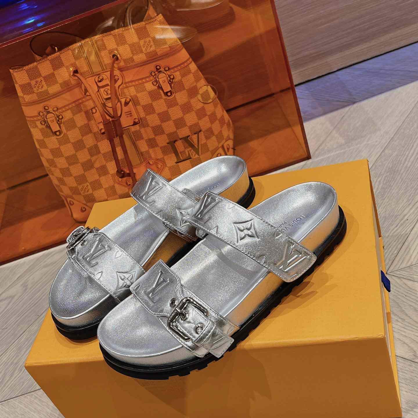 Louis Vuitton Bom Dia Flat Comfort Mules 1AB3OG - EUR FASHION